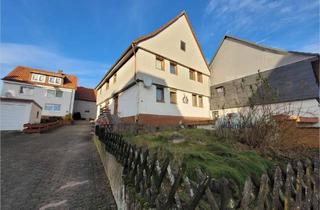 Haus kaufen in 37434 Krebeck, Großes Zweifamilienhaus mit Anbau, Garagen und Renovierungsbedarf