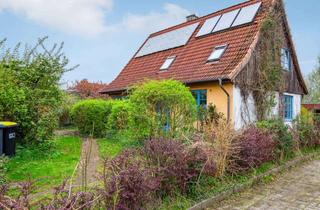 Einfamilienhaus kaufen in 24109 Melsdorf, Schönes EFH mit Garagen (und Grube) sucht Handwerkerfamilie für Rundum-Modernisierung