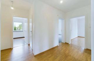 Wohnung kaufen in 31303 Burgdorf, Lichtdurchflutete 4 Zimmer Wohnung mit 2 Balkonen + Gartenzugang