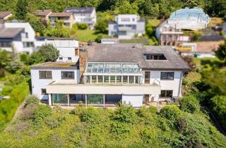 Villa kaufen in 75223 Niefern-Öschelbronn, Einzigartige Villa mit exklusiver Aussicht am Südhang von Niefern