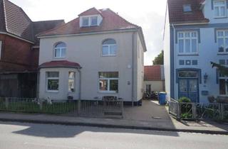 Haus kaufen in Lollfuß, 25764 Wesselburen, Attraktives Wohnhaus mit 3 WE in Wesselburen