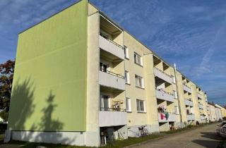 Wohnung mieten in Falkenberger Straße 31b, 04916 Herzberg, Teilrenovierte 3-Zimmer Erdgeschosswohnung mit Balkon und Einbauküche