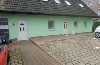 Haus kaufen in 39179 Barleben, Kapitalanleger aufgepasst - Wohnhaus für 3 Familien mit separaten Eingängen in Barleben zu verkaufen