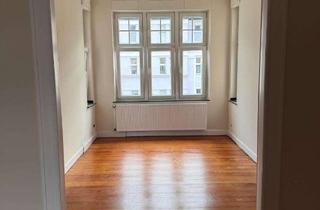 Wohnung mieten in 40476 Golzheim, Exklusive Altbauwohnung mit Einbauküche und Balkon