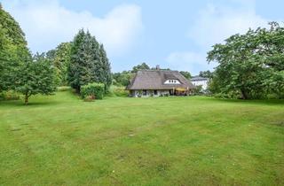 Haus kaufen in 23909 Bäk, Rarität! Malerisch gelegenes Reetdachhaus auf weitläufigem Grundstück, direkt am Ratzeburger See!