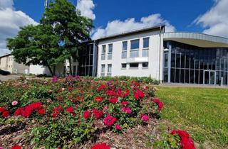 Gewerbeimmobilie kaufen in Eichenweg, 06406 Bernburg, Ehemaliges Ärztehaus und Bürogebäude in zentraler Lage, teilweise vermietet