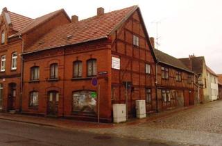 Mehrfamilienhaus kaufen in 19399 Goldberg, Leerstehende stark sanierungsbedürftiges Mehrfamilienhaus im Stadtzentrum