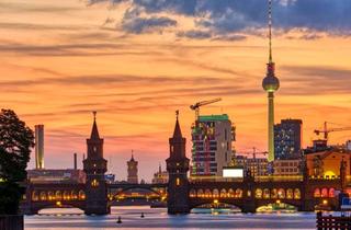 Wohnung kaufen in Mariane-Von-Rantzau-Straße, 10243 Friedrichshain, Auf die Aussicht kommt es an! - Traumhafte 2 Zimmer WE mit Loggia im 14. OG an der Spree