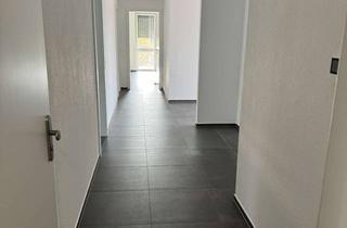 Wohnung mieten in 71254 Ditzingen, Exklusive, neuwertige 3,5-Raum-Wohnung mit geh. Innenausstattung mit Garten und EBK in Ditzingen