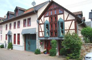 Haus kaufen in 65510 Idstein, Nähe Idstein: 2 sanierte Architekten-Häuser mit insgesamt 4 WE & romantischer Innenhof