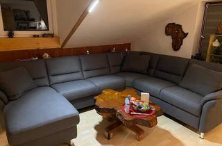 Wohnung mieten in Jägerweg, 85667 Oberpframmern, große 2-Zimmer-Wohnung im Grünen, mit überdachtem Südbalkon und Südterrasse! Die Wohnung befindet sich im 1 Stock, das Wohnzimmer hat eine Dachschräge. Carport inclusive.