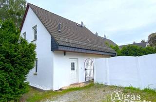 Haus mieten in Nennhauser Damm 118, 13591 Staaken, Schönes Einfamilienhaus mit 3,5 Zimmern, Terrasse, Garten und Einbauküche in Staaken