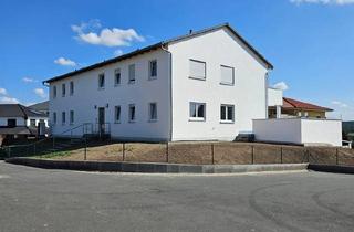 Wohnung kaufen in 96193 Wachenroth, Wachenroth - Sehr schöne ETW mit großem Garten und großer Terrasse