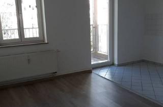 Wohnung mieten in 09126 Chemnitz, Frei ab 1.12.24 - 1. OG mit Balkon und neuem Laminat !!!