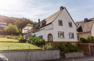 Haus kaufen in 56859 Bullay, Großes Zweifamilienhaus mit großem Gartengrundstück und Garage