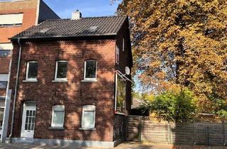 Wohnung mieten in Uerdinger Straße 76a, 47441 Moers, Komplett renovierte, wunderschöne 2,5-Zimmer-Altbauwohnung mit 2 Balkonen und Garten in Citynähe