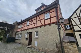 Wohnung kaufen in 97990 Weikersheim, Weikersheim - Interessante 1-Zimmer-DG-Wohnung mit Kachelofen in Weikersheim