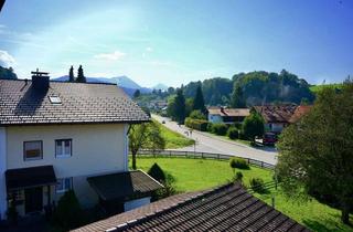 Wohnung kaufen in 83313 Siegsdorf, Sonnige 2 Zi.-Dachgeschosswohnung inkl. Einzelgarage, Einbauküche & Ausbaupotenzial