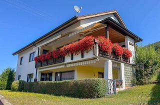 Haus kaufen in 97896 Freudenberg, Gepflegtes Mehrgenerationenhaus: 3-Einheiten-Immobilie mit Garten in familienfreundlicher Lage