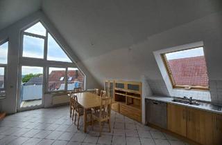 Wohnung kaufen in 71083 Herrenberg, Herrenberg - Geschmackvolle 2,5-Zimmer-Dachgeschosswohnung mit Giebeldecke