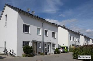 Haus kaufen in Mühlstettener Straße, 91187 Röttenbach, 2-Familienhaus mit Doppelgarage und Carport