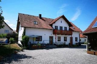 Einfamilienhaus kaufen in 94333 Geiselhöring, Geiselhöring - Saniertes EFH in sonniger Lage mit Garagen und großen Stadl