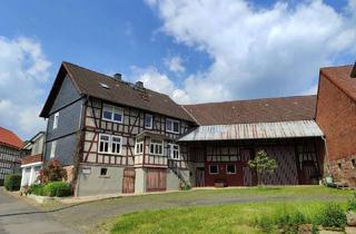 Bauernhaus kaufen in 35282 Rauschenberg, Sanierter Bauernhof mit Scheunen und Land in Ortsrandlage