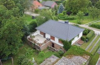 Haus kaufen in 17179 Behren-Lübchin, Jetzt zugreifen: Renovierungsbedürftiges EFH inkl. Werkstatt m. Garten und Garage in Feldrandlage