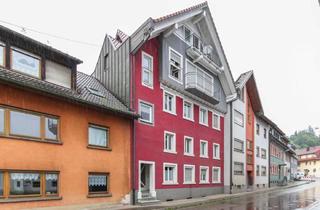 Wohnung kaufen in Hauptstraße 106, 79215 Elzach, Sofort wohlfühlen: 3-Zi.-ETW mit Balkon und Fußbodenheizung in Innenstadtlage von Elzach