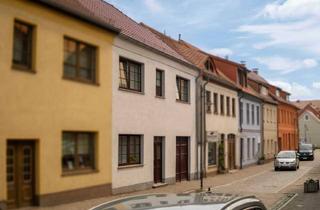 Haus kaufen in Neue Straße 18, 17153 Stavenhagen, Charmantes RH mit gepflegtem Garten, modernisiertem Innenleben und ausbaufähigem DG und Nebengelass