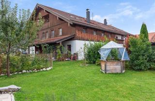 Wohnung kaufen in 83122 Samerberg, Charmante, vermietete 2-Zimmer-Dachgeschosswohnung in idyllischer Lage am Samerberg