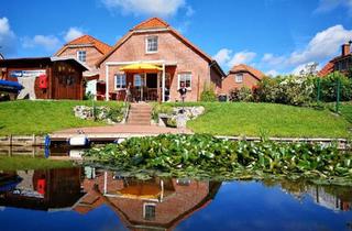 Haus kaufen in 26736 Krummhörn, Krummhörn - Traumhaftes Ferienhaus direkt am Wasser mit Sauna bei Greetsiel