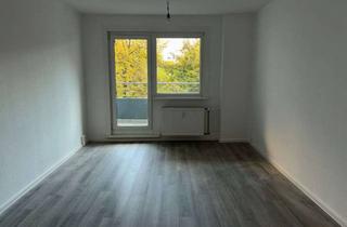 Wohnung mieten in Ahrenshooper Straße 16, 13051 Neu-Hohenschönhausen, Familienwohnung mit Aufzug und Balkon sucht neues Leben in der Bude!