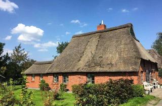 Haus kaufen in 25704 Nordermeldorf, Charmantes Reetdach-Haus in Nordermeldorf bei Büsum