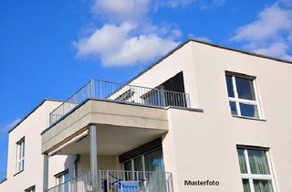 Wohnung kaufen in Schulstraße, 32545 Bad Oeynhausen, Größere 2-Zimmer-Wohnung mit Loggia