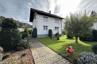 Mehrfamilienhaus kaufen in 76593 Gernsbach, Mehrfamilienhaus mit 3 Wohnungen, 4 Garagen und viel Mehr!