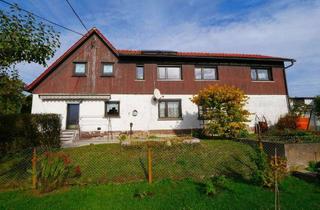 Haus kaufen in 98673 Eisfeld, 1- bis 2-Familienhaus mit Garten, 2 Garagen und Blick zum Schloss