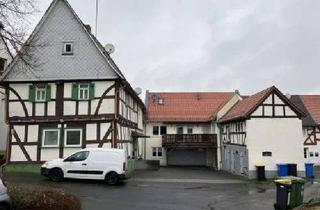 Haus kaufen in 35452 Heuchelheim, Heuchelheim: Ensemble aus 2 Häusern mit großen Grundstück Heuchelheim/Kinzenbach