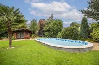 Doppelhaushälfte kaufen in 50181 Bedburg, Bedburg - Doppelhaushälfte mit großem Garten, Pool und viel Potenzial - Familienoase mit Urlaubsflair