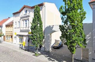 Mehrfamilienhaus kaufen in 39418 Staßfurt, Vielseitiges Mehrfamilienhaus mit Gewerbe, Innenhof und Garage im Herzen von Staßfurt