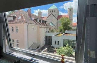 Wohnung kaufen in 31134 Hildesheim, Helle 2-Zimmer Wohnung mit Blick auf die Michaeliskirche