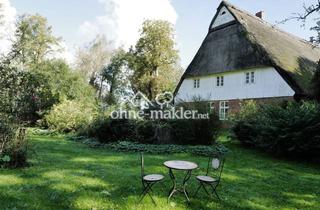 Haus kaufen in 21734 Oederquart, Oase der Idylle: 18750 m2 Reetdachanwesen mit Stallungen, umgeben von weitem Grünland