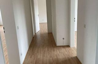 Wohnung mieten in Bensberger Straße 300, 51503 Rösrath, 2021 ertüchtigte 90m² Wohnung mit neuem Bad, Gartenmitnutzung, Stellplatz