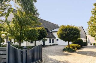 Haus kaufen in 25370 Seester, Reetgedecktes Landgut mit zwei Wohneinheiten und XXL Garage