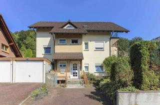 Haus kaufen in 63607 Wächtersbach, Freistehendes MFH mit 3 Wohneinheiten: Herrliche Aussicht und viele schöne Details