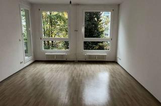 Wohnung mieten in Simon-Bolivar-Straße 18, 13055 Alt-Hohenschönhausen, Lichtdurchflutete Familienwohnung freut sich auf neue Mieter!