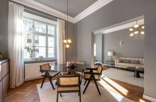 Wohnung kaufen in 80797 Schwabing-West, Stilvoll modernisierte 4-Zimmer-Wohnung mit Balkon im Altbau-Palais von 1900