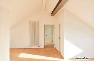 Wohnung kaufen in Fabrikstraße xxx, 76185 Mühlburg, Ohne Provision! 2-Zimmer-Wohnung mit Balkon