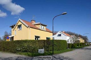 Haus kaufen in Knetterhauser Straße xxx, 33775 Versmold, 2-Familienhaus, Terrasse, Garage, Gartenhaus