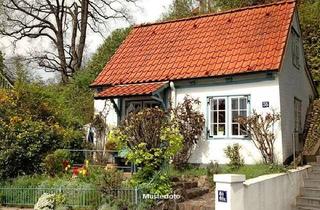 Anlageobjekt in Strandbadallee xxx, 83329 Waging am See, 2-Familienhaus nebst Doppelgarage - ohne Provision!